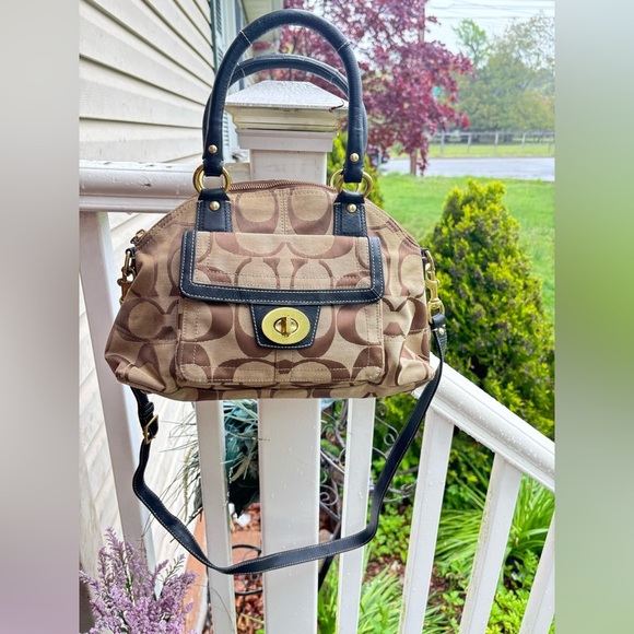 Coach 2 Way Turnlock Signature Hangbag